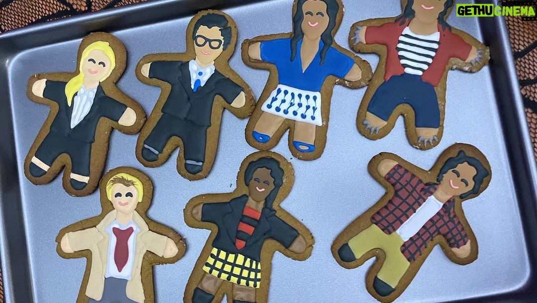 Courtney Ford - 15.9K Likes - Just a little bts w/ @tseky and cookie @mattryanreal 👀
#Legends100 #LegendsAsCookies
Edit: I did not make the cookies! They were made by @tawnyblytheprops! 👏🏼👏🏼👏🏼👏🏼👏🏼