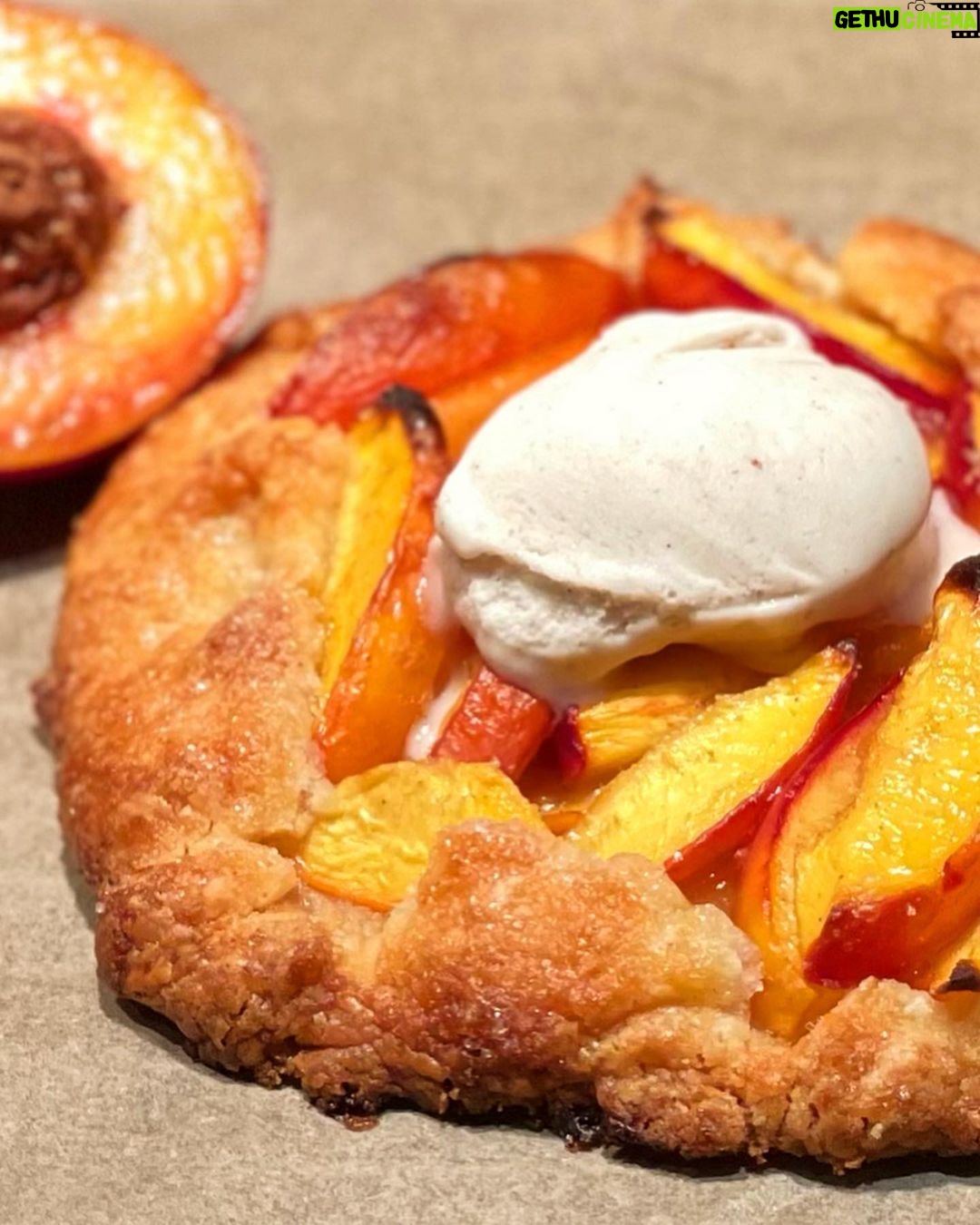 Courtney Ford Instagram - Taking a breath. Put me next to a 2lb bag of nectarines on a rainy day, and what do you get? Gluten free cardamom spiced nectarine galette. Yes.👩🏻🍳