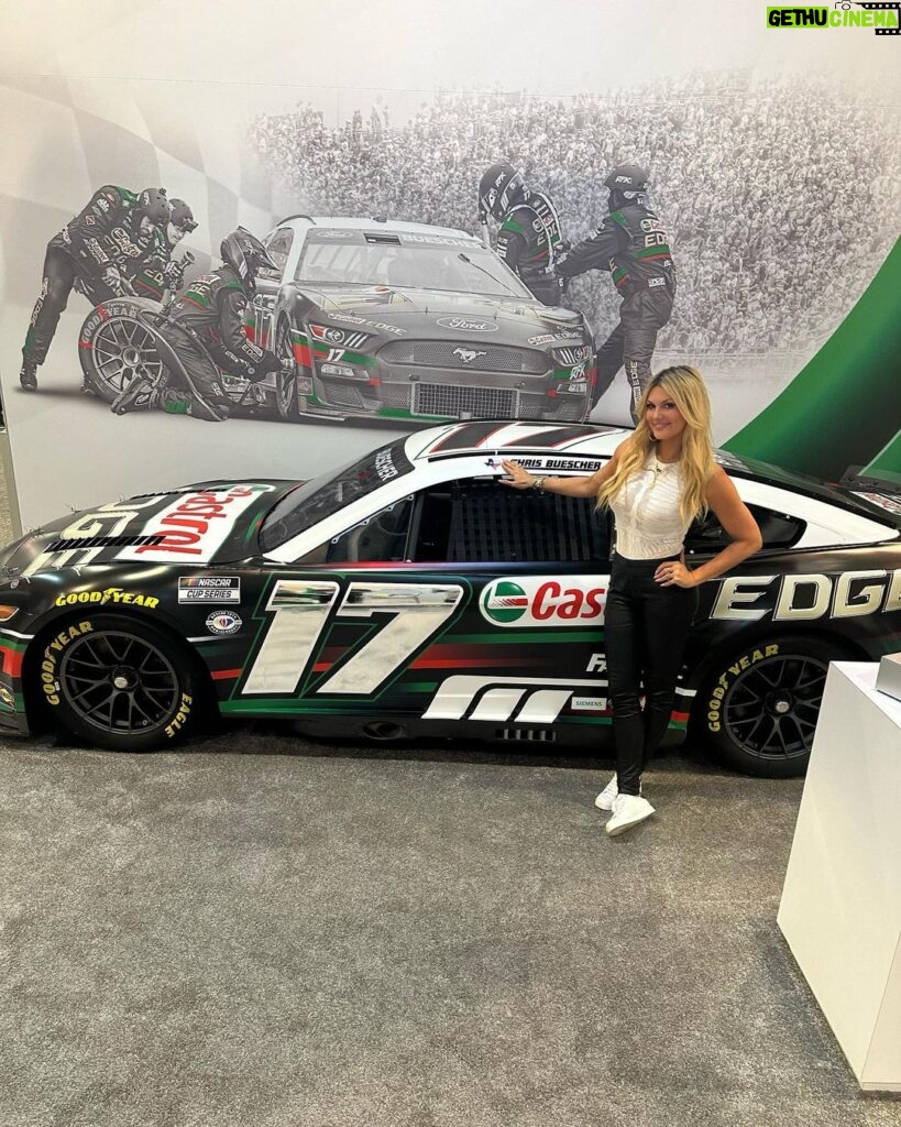 Courtney Hansen Instagram - Thankful for the ongoing partnership with @castrolusa, a brand I really stand behind. - The last day of @semashow was all about high performance companies I love, time with industry friends, & I swapped 4-inch heels for sneakers.💥