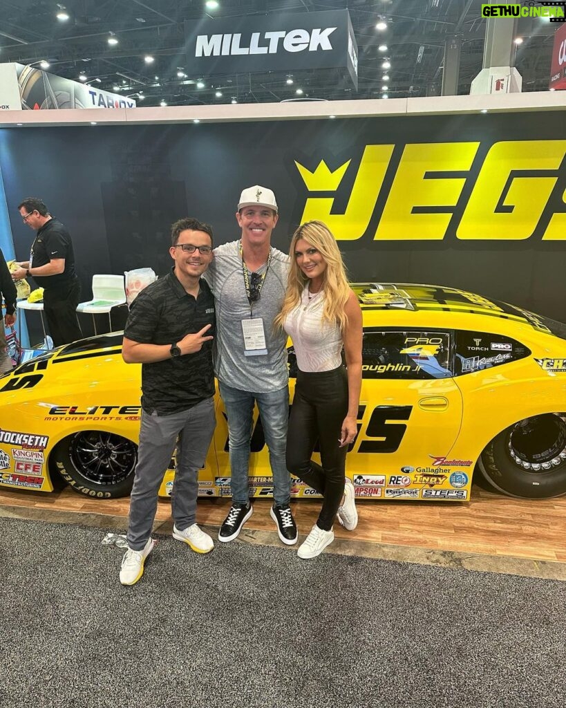 Courtney Hansen Instagram - Thankful for the ongoing partnership with @castrolusa, a brand I really stand behind. - The last day of @semashow was all about high performance companies I love, time with industry friends, & I swapped 4-inch heels for sneakers.💥