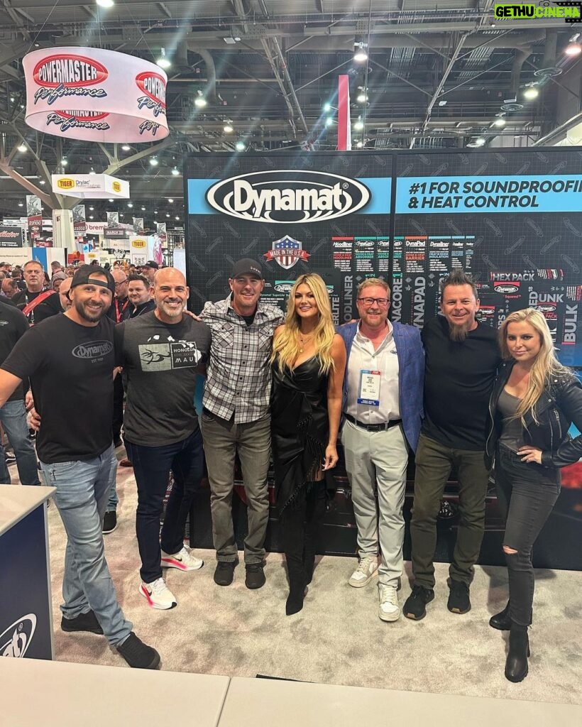 Courtney Hansen Instagram - @semashow day 2. Some of my favorite cars, favorite people, a @mooreandgilesonthemove event, dinner with @magnaflow & a party at @sosametalworks. Perfect.💥💥