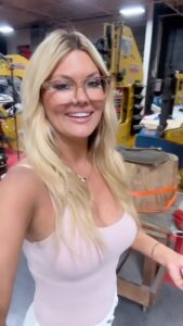 Courtney Hansen Instagram - Always fun and productive at @fullermoto & @motorvitals 💥💥