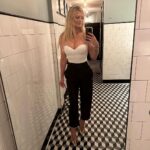 Courtney Hansen Instagram - Still summer lovin’…