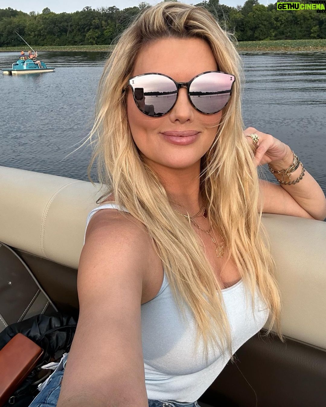 Courtney Hansen Instagram - Magic hour on one of Minnesota’s 10,000 lakes. đŸ’™