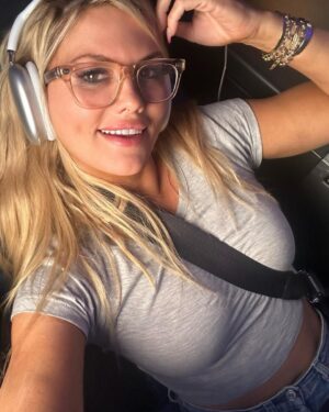 Courtney Hansen Instagram - Atlanta ➡️ Santiago Chile ➡️ São Paulo Brazil. Thank God for this pod & a few hours of sleep… One flight to go. Can’t wait to see my @usyouthfutsal star!!! 🩷🇧🇷🇺🇸