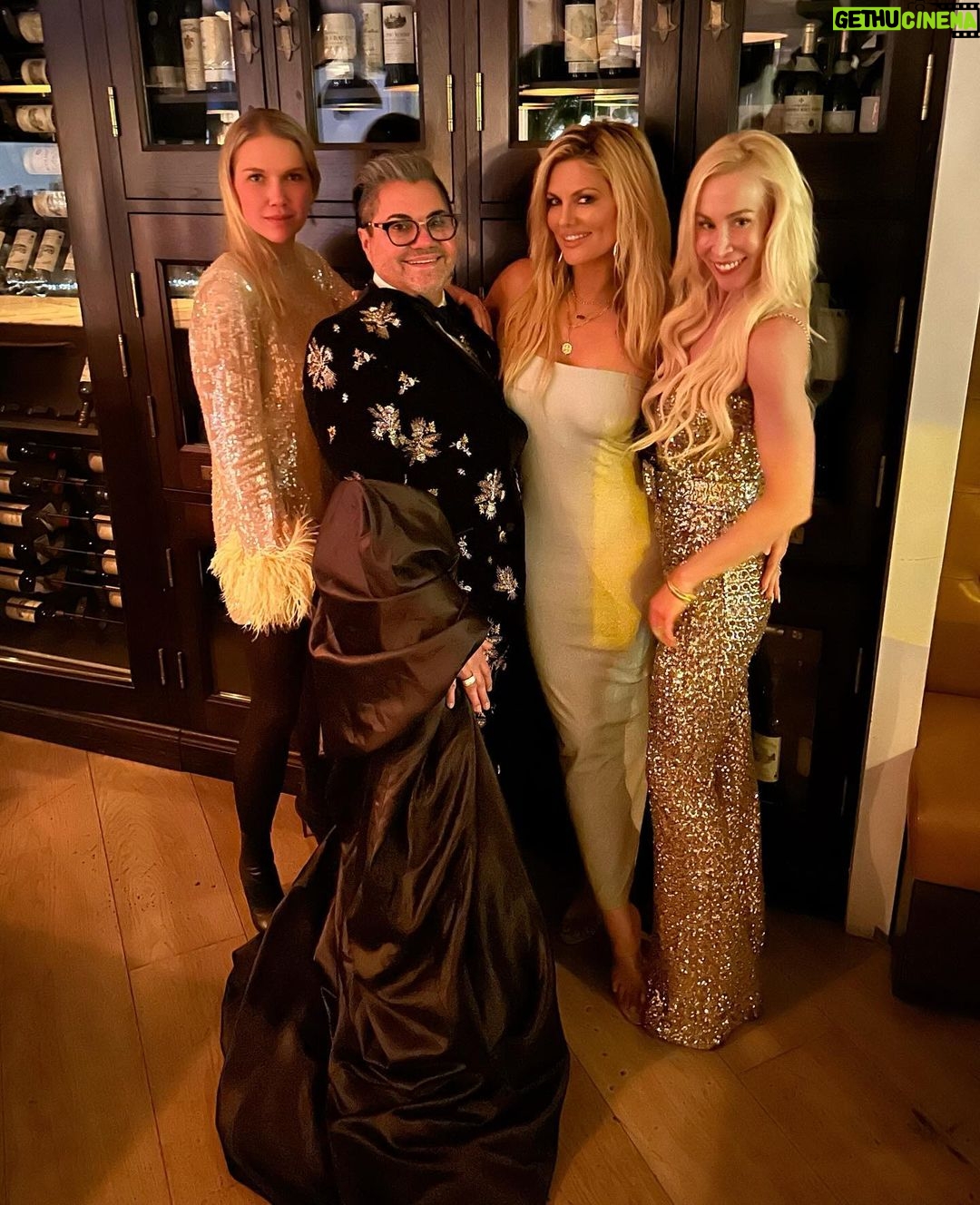 Courtney Hansen Instagram - Happy New Year!!! Wishing you peace, health, joy & everything beautiful in 2024… 🤍✨