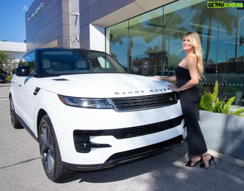 Courtney Hansen Instagram - Perfect last min Christmas gift!! ❤ Tickets to win the ownership of this gorgeous 2024 Range Rover Dynamic SE! All proceeds go to YouthHaven.org, which provides homes & healing for children & teens. You ‘do not’ have to be present to win!! Last year’s winner was not! Purchase your $300 tickets at StarryNights.YouthHavenSWFL.org ❤ #MerryChristmas 🤍🤍🤍