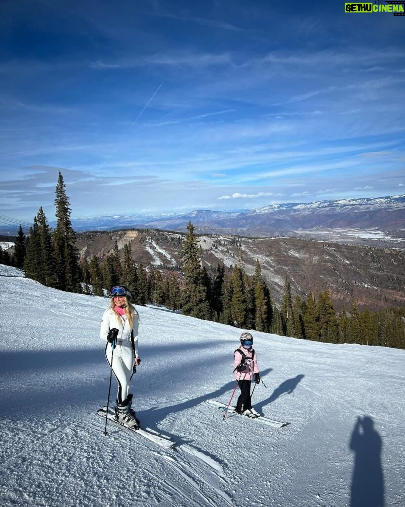 Courtney Hansen Instagram - Epic 48 hours in Aspen skiing with my favorite girl. 🤍✨