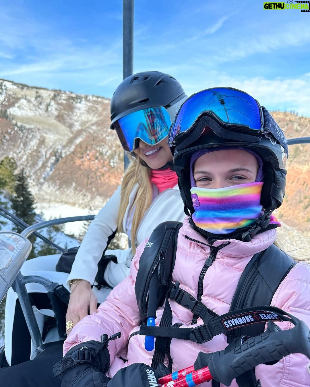 Courtney Hansen Instagram - Epic 48 hours in Aspen skiing with my favorite girl. 🤍✨