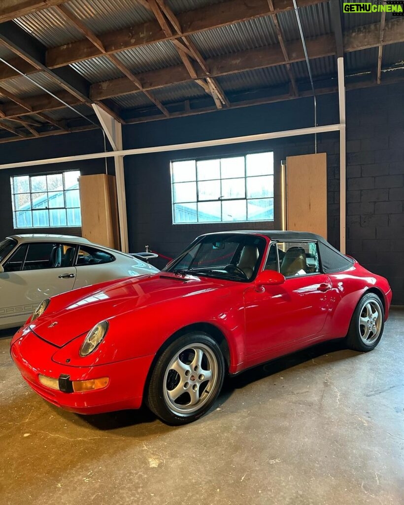 Courtney Hansen Instagram - Jimmy Buffett once said, “Elvis would sing, & I would dream about expensive cars.” This gorgeous 1996 Porsche 993 belonged to Jimmy Buffett. It’s now owned by a lucky friend of mine. ❤️