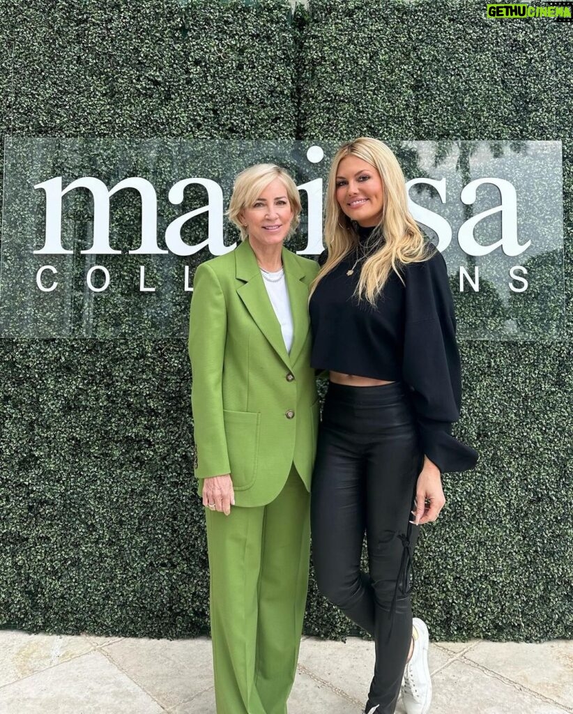 Courtney Hansen Instagram - Growing up tennis was my sport. I was ok. My sister was great. We were obsessed with @chrissieevert!!! Now Chrissie has a tennis bracelet line (finally!) that can be found at @shopmarissacollections ✨🎾 And by the way, she is warm, funny & the definition of humble.