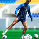 Cristiano Ronaldo Instagram - Getting ready for the Champions League match! 👊