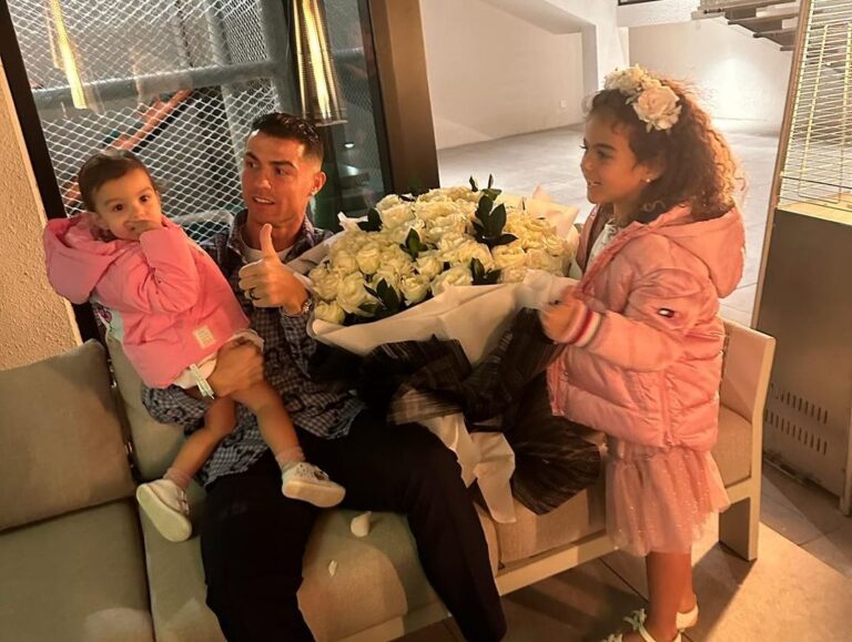 Cristiano Ronaldo Instagram - Grateful to spend my 39th birthday the best way possible: with my family and back on the training pitch. Thank you all for the warm messages! 🎂❤️🙏🏽