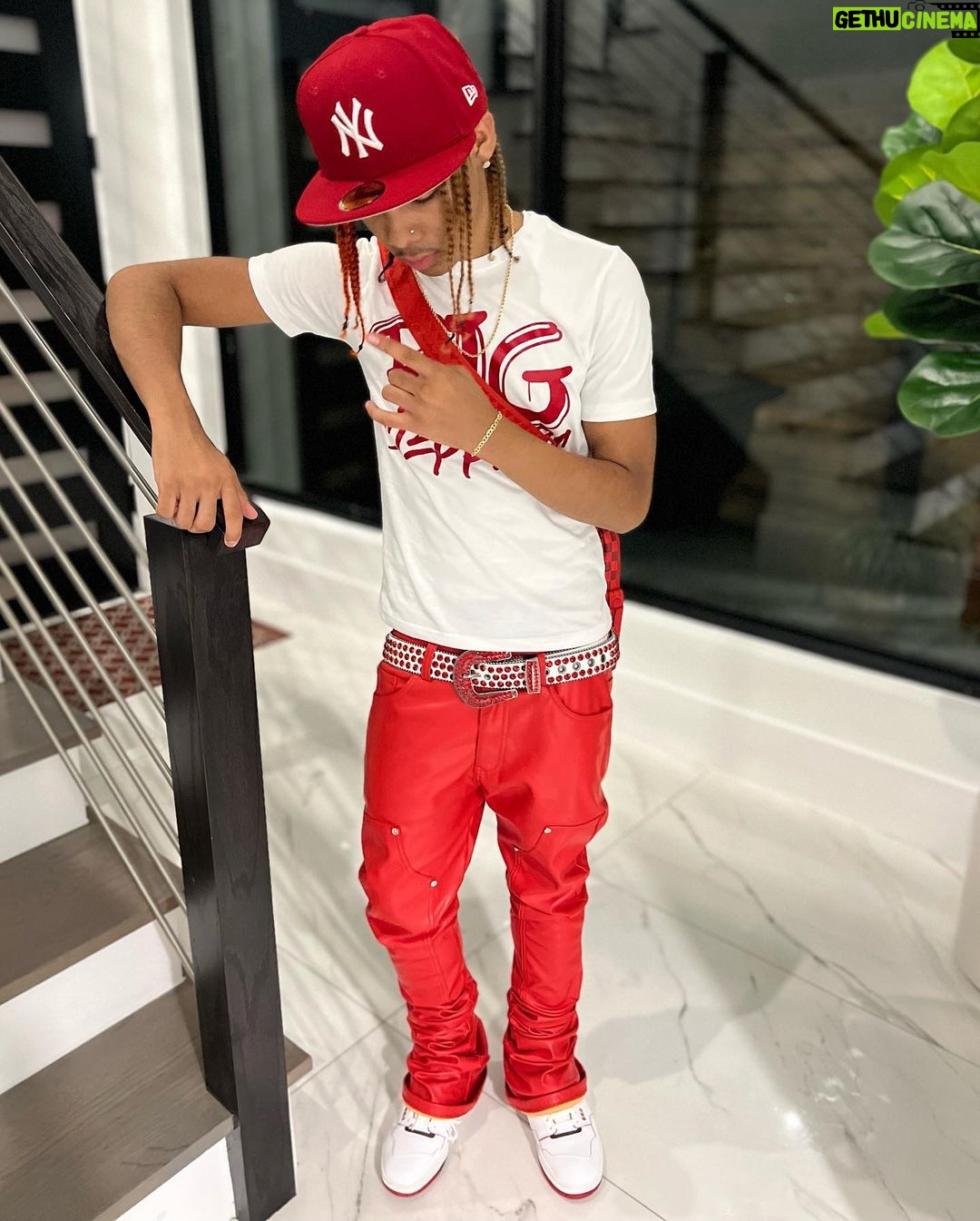 Curlyhead Monty Instagram - I Be Dappin 🥷s Up That I kno Hatin 😂! pants @guapi Houston, Texas