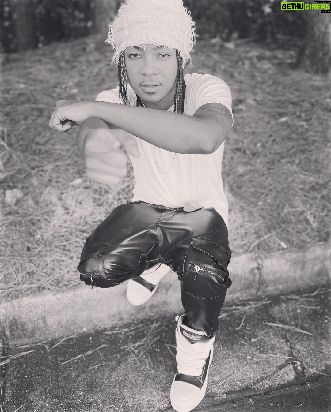 Curlyhead Monty Instagram - I Be In My Own Lane Thou 🤣 Don’t Fuc Wit Nobody Fr 💯 Shoes @cristianzerotre My discount Code BGSTV1 PAnts @guapi