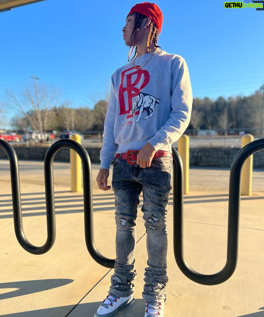 Curlyhead Monty Instagram - BEING 2 NICE I DONE 4GOT WHO I WAS 💯 SAFE TO SAY I THINK IM OVA THAT NICE GUY ISHH 😂 Sweater @ballerbellys_