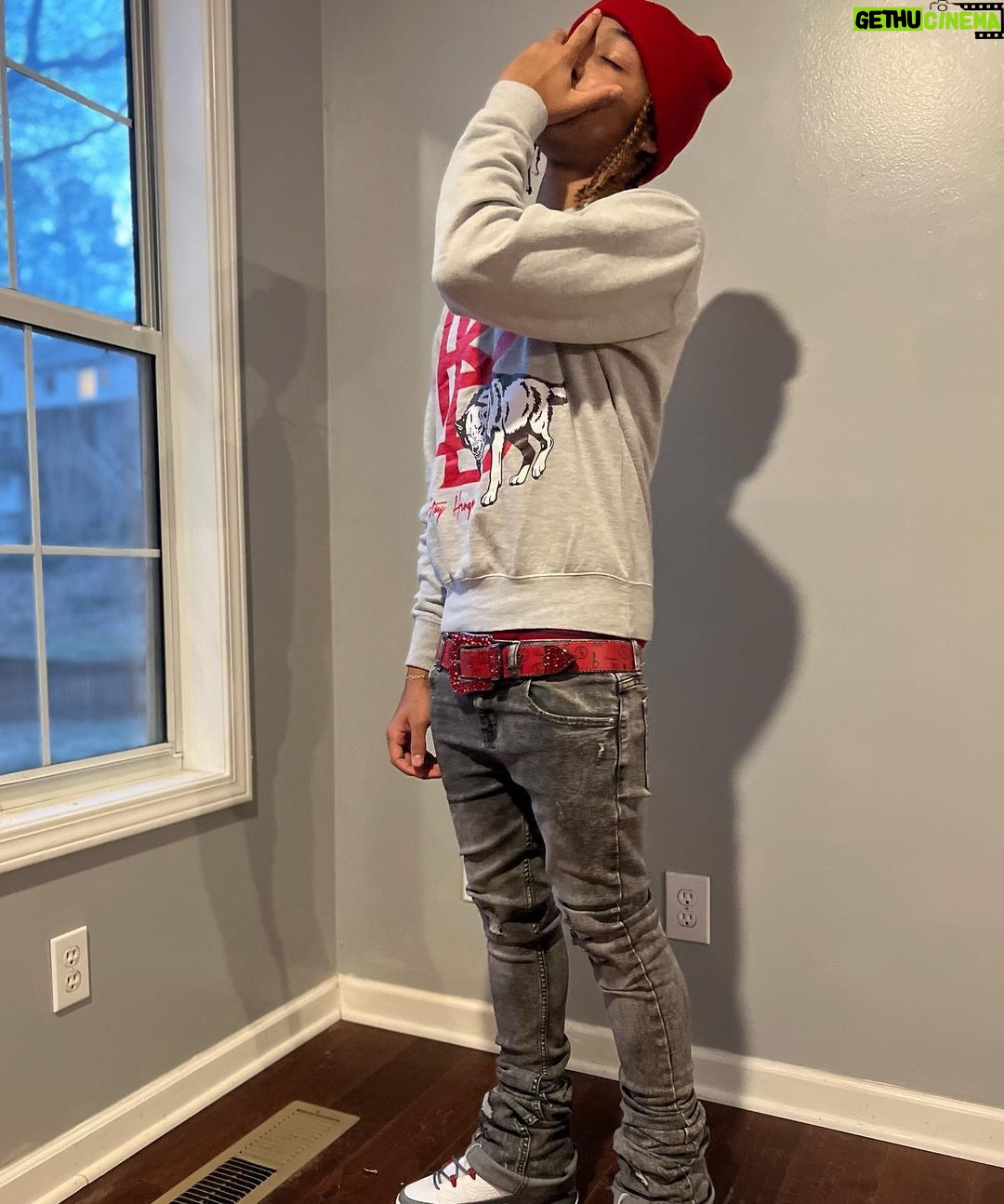 Curlyhead Monty Instagram - BEING 2 NICE I DONE 4GOT WHO I WAS 💯 SAFE TO SAY I THINK IM OVA THAT NICE GUY ISHH 😂 Sweater @ballerbellys_