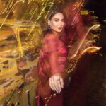 Cyrine Abdel Nour Instagram - ‏There are two ways of spreading light; to be the candle or the mirror that reflects it ‏ #holiday #love #light #cyrineabdelnour #سيرين_عبدالنور #سيرين_عبد_النور 🤍 Batroun