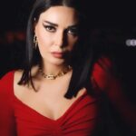 Cyrine Abdel Nour Instagram - Lady in red @versace @tiffanyandco @palazzoversacedubai #cyrineabdelnour #سيرين_عبدالنور Palazzo Versace Hotel