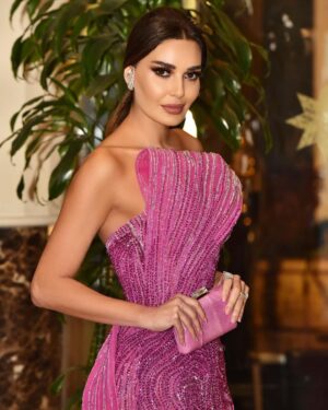 Cyrine Abdel Nour Instagram - جائزة لجنة التحكيم عن التميز لمسلسل #دور_العمر شكراً #موريكس_دور 🏆 
#سيرين_عبدالنور 💖 
#cyrineabdelnour @tonywardcouture 
@yeprem 
@coletteiskandar
 @roy_bechara 
@cedrichaddad @ranifawazofficial 
@murexdor