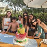 Cyrine Abdel Nour Instagram - العمر كله اميرتي الصغيرة 🩷 #سيرين_عبدالنور #cyrineabdelnour #taliyarahme Edde Sands