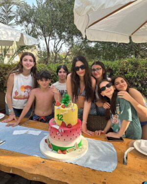 Cyrine Abdel Nour Instagram - العمر كله اميرتي الصغيرة 🩷 #سيرين_عبدالنور 
#cyrineabdelnour #taliyarahme
