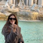 Cyrine Abdel Nour Instagram - مدينة السحر الابدي #روما #سيرين_عبدالنور #سيرين_عبد_النور the city of eternal charm #roma #cyrineabdelnour 🤍 Fontana Di Trevi, Roma
