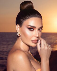 Cyrine Abdel Nour Instagram - الانثى كالزجاجة تعكس لك جمال الحياة #سيرين_عبدالنور @kifah.ballani @roy_bechara @ramikadi @mhammadharb @georgeschamoun.fashion @lateliernawbar #cyrineabdelnour #nature #loveyourself #orange Lebanon