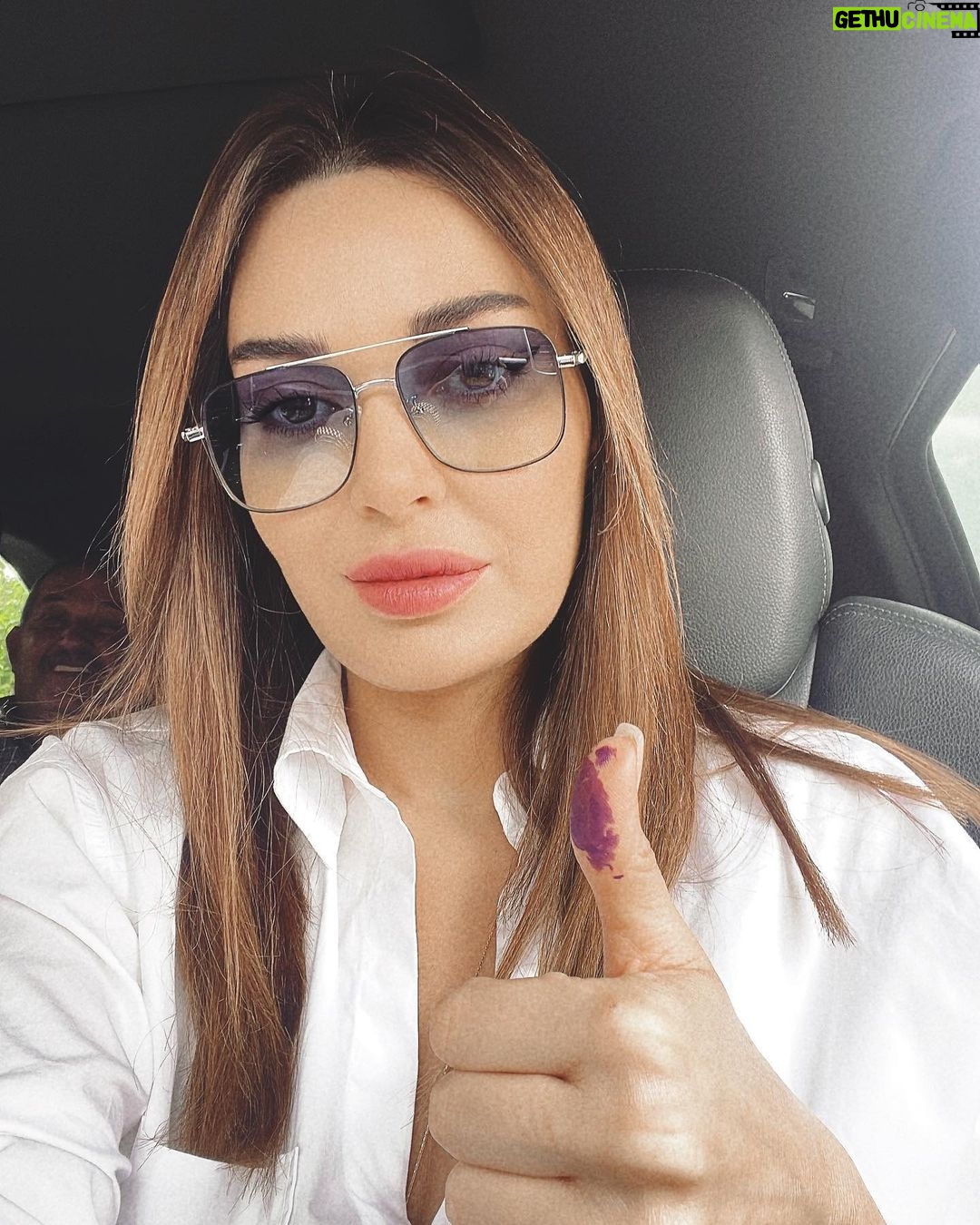 Cyrine Abdel Nour Instagram - صوتي واجب وطني 🇱🇧 #انتخابات_لبنان_2022 #سيرين_عبد_النور #لبنان #cyrineabdelnour #lebanon `Aynata, Béqaa, Lebanon