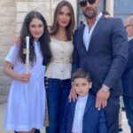 Cyrine Abdel Nour Instagram - من اصعب التصويرات تصوير العائلة يوم الشعنينة يعني الحمد الله طلعلنا صورة للذكرة بعد جهد جهيد مع الاولاد وخاصةً كريستيانو فقعلي قلبي 😤 شوفو الصور بتعرفو شو قصدي !!! المهم #شعنينة_مباركة لكل يللي شعننو اليوم 🕊 Lebanon
