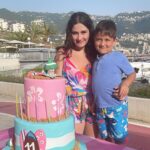 Cyrine Abdel Nour Instagram - اليوم احتفلنا بعيد بنتي تاليا بالطبيعة وعلى الطبيعة كل شي احلى … 🪸⛵️🐚 🎂 #سيرين_عبدالنور #cyrineabdelnour Jounieh - Lebanon