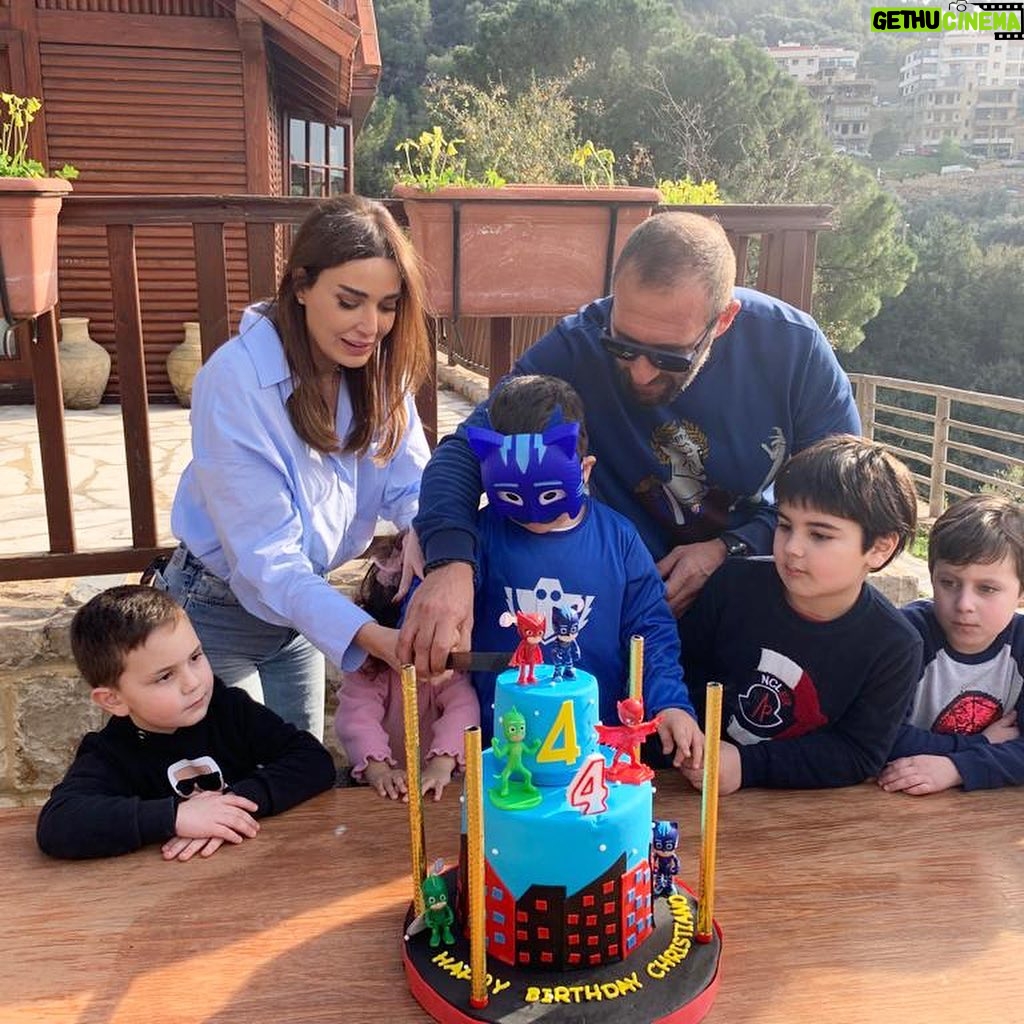 Cyrine Abdel Nour Instagram - وصارو ٤ سنين ما عم صدق كيف قطعوا الله يحميلي ياكن ويحمي ولاد الناس كلها 💙 #كريستيانو_رحمة #سيرين_عبدالنور #cyrineabdelnour #love #family Tanit Venue