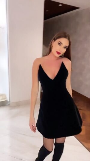 Cyrine Abdel Nour Instagram - يوم جديد بسنة جديدة #سيرين_عبدالنور 
#happynewyear 🥳