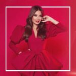 Cyrine Abdel Nour Instagram - لما النجومية بتلمس الانسانية... #نور_العيد @cyrineanour #LBCI #LBCILebanon