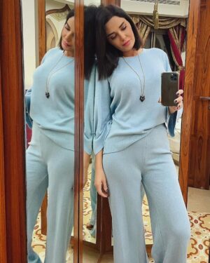 Cyrine Abdel Nour Instagram - تخايلوا لو في مني ٢ !!!! 
الأولى سيرين والثانية شو كنتو عطيتوها اسم ؟ 💙 #سيرين_عبدالنور 
#cyrineabdelnour