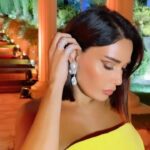 Cyrine Abdel Nour Instagram - من سهرة فرح المصمم انطوان القارح رغم انو كان مشغول بتحضيرات العرس اصر يصمملي فستاني شكراً انطوان 🙏💛 @antoinekarehcouture #سيرين_عبدالنور 💛💛💛 #Cyrineabdelnour