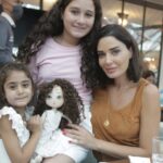 Cyrine Abdel Nour Instagram - بتتذكرو يارا البنت يللي عمرها ٤ سنين يارا انصاب وجها بانفجار بيروت .. اليوم صارت احسن نشكر الله وكبرت سنة وانشاء الله كل سنين حياتك يا قمر تكوني فيها محمية من رب العالمين متل ما حماكي بهيداك النهار المشؤوم 🤍 #سيرين_عبدالنور Beirut, Lebanon