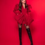 Cyrine Abdel Nour Instagram – سوى بليلة عيد الميلاد 
 #نور_العيد #سيرين_عبدالنور 
@lbcilebanon #merrychristmas #cyrineabdelnour 🎄🎅🏼🤶🏻 #love ❤️ Lebanon