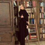 Cyrine Abdel Nour Instagram - من اكتر الشخصيات الصعبة يللي لعبتها واكثر وحدة اشتقتلها وناطرة مناطرة تصوير الجزء الثاني من #دور_العمر وانتو شو اكتر شخصية حبيتوني فيها من الشخصيات يللي قدمتها ؟ #سيرين_عبدالنور #cyrineabdelnour @shahid.vod Beirut, Lebanon