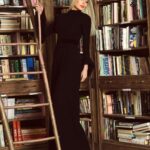 Cyrine Abdel Nour Instagram - من اكتر الشخصيات الصعبة يللي لعبتها واكثر وحدة اشتقتلها وناطرة مناطرة تصوير الجزء الثاني من #دور_العمر وانتو شو اكتر شخصية حبيتوني فيها من الشخصيات يللي قدمتها ؟ #سيرين_عبدالنور #cyrineabdelnour @shahid.vod Beirut, Lebanon