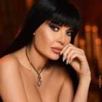Cyrine Abdel Nour Instagram - شو رأيكن لهلق بمخطط #شمس_مطر ؟ ولوين بدها توصل اذا هدفها اكبر من المال ؟ للاذكياء فقط 😎 #دور_العمر #سيرين_عبدالنور #cyrineabdelnour #the_role Beirut, Lebanon