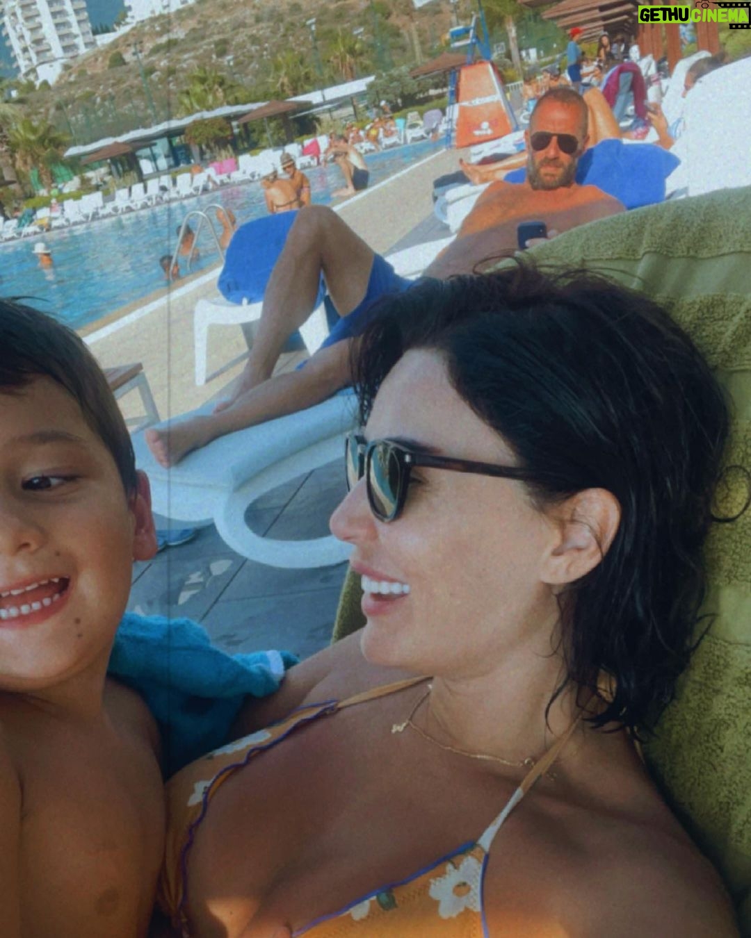 Cyrine Abdel Nour - 252.1K Likes - Hello #summervibes #myboy #christianorahme #cyrineabdelnour
#سيرين_عبدالنور
