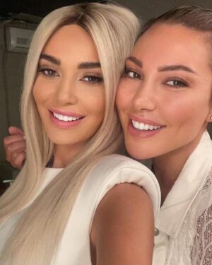Cyrine Abdel Nour Instagram - شو رأيكن بعمل شعري اشقر ؟ #شمس 🌞🤭 #دور_العمر 
The_role #cyrine #barbie style