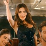 Cyrine Abdel Nour Instagram - قول نغنغنشه نغشتني اختشى قلبي بقى فراشه لونها بمبي من غير ولاعه ولعت ياجماعه انا في المعمعه اه ياقلبي قلبي يا قلبي #هزهزة الآن على اليوتيوب 🩷 #سيرين_عبدالنور #cyrineabdelnour @craftmediaofficial Lebanon