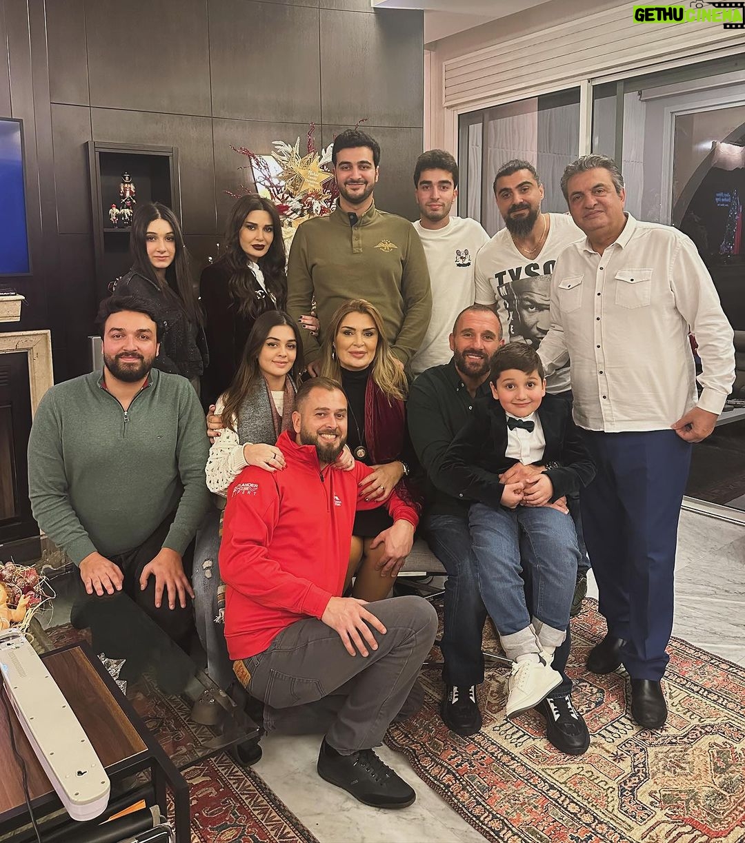 Cyrine Abdel Nour Instagram - Family turns Christmas moments into memories #cyrineabdelnour #merrychristmas العائلة تحول لحظات عيد الميلاد إلى ذكريات #سيرين_عبدالنور #ميلاد_مجيد 🤍 Lebanon