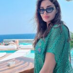 Cyrine Abdel Nour Instagram – We do not remember days, We remember moments. ☀️🐚⛱️
#cyrineabdelnour #vacation #vacationmode #mykonos @cavotagoomykonos 
#سيرين_عبدالنور 💚 Cavo Tagoo Mykonos