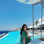 Cyrine Abdel Nour Instagram – We do not remember days, We remember moments. ☀️🐚⛱️
#cyrineabdelnour #vacation #vacationmode #mykonos @cavotagoomykonos 
#سيرين_عبدالنور 💚 Cavo Tagoo Mykonos