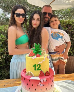Cyrine Abdel Nour Instagram - العمر كله اميرتي الصغيرة 🩷 #سيرين_عبدالنور 
#cyrineabdelnour #taliyarahme