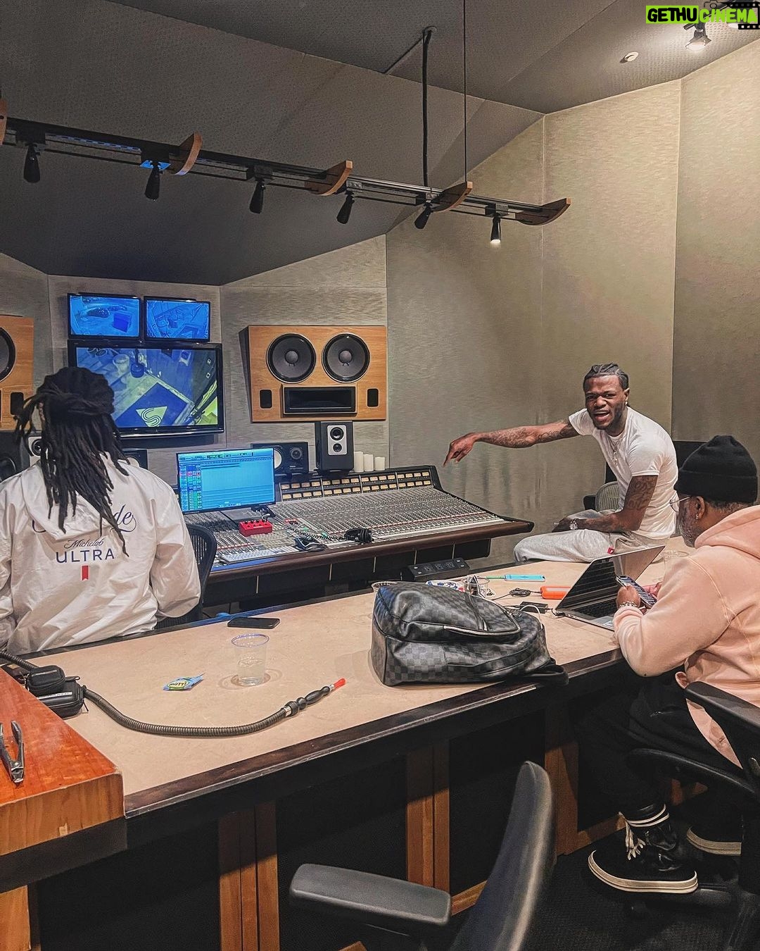 D.C. Young Fly Instagram - Gettin a musical history lesson from @troytaylorttu π @domani cold wit this music shit @seddyhendrinx is in his bag πͺπΎπͺπΎ #NoDayzOff #MusicHustle