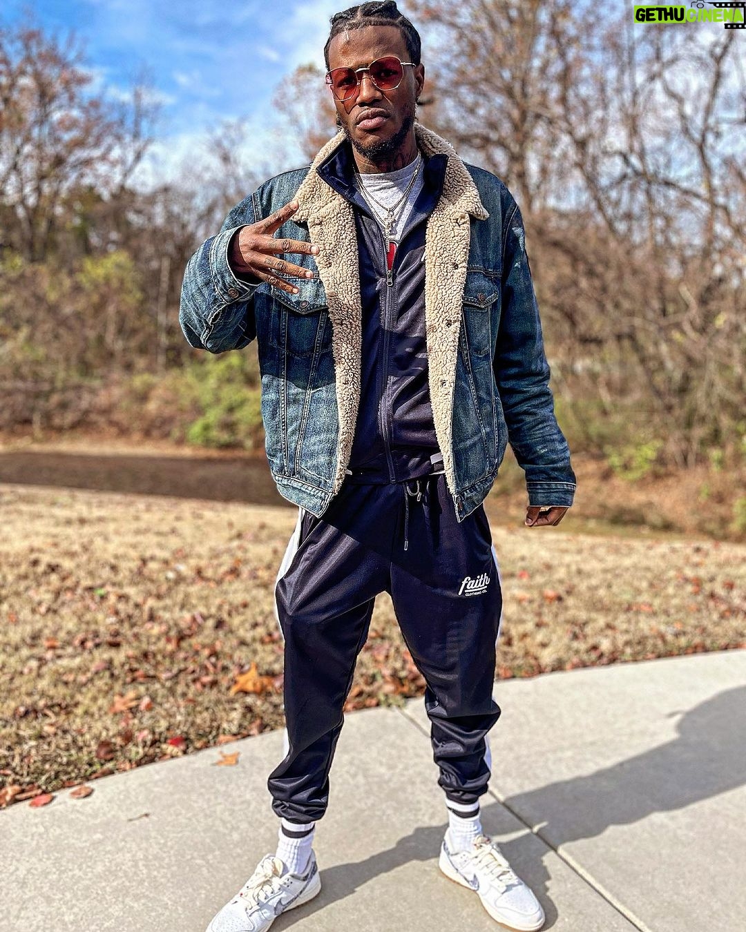 D.C. Young Fly Instagram - Everybody is chosen if u willing to fight 💪🏾 #KeepGODFirst